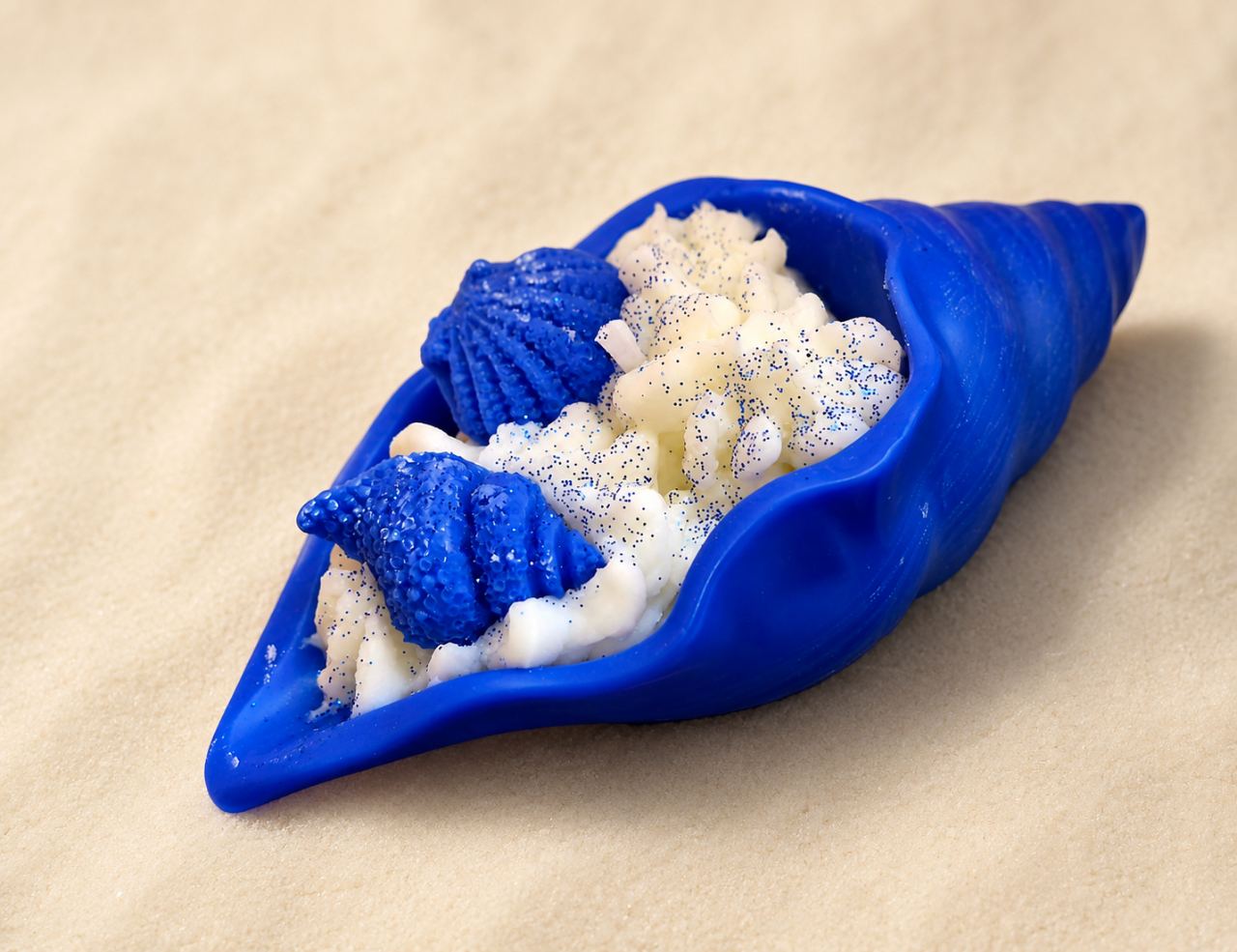 ​«Blue Shell Treasure: Χειροποίητο Κερί σε Σχήμα Κοχυλιού»